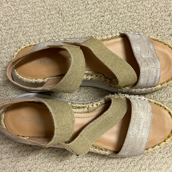 Donald J. Pliner SADIE WOMENS EMBOSSED LEATHER WEDGE SANDALS - Picture 14 of 16